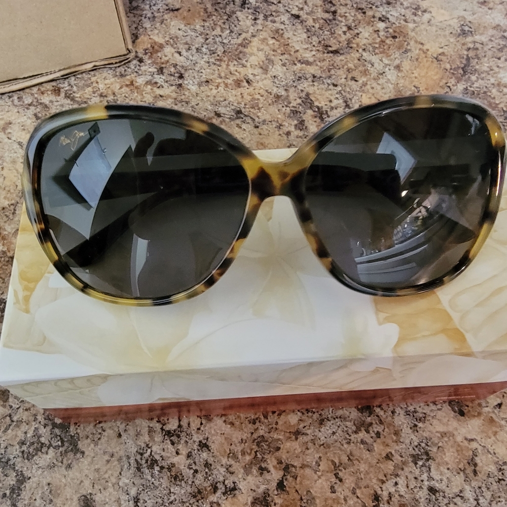 Brand new never worn Maui Jim sunglasses